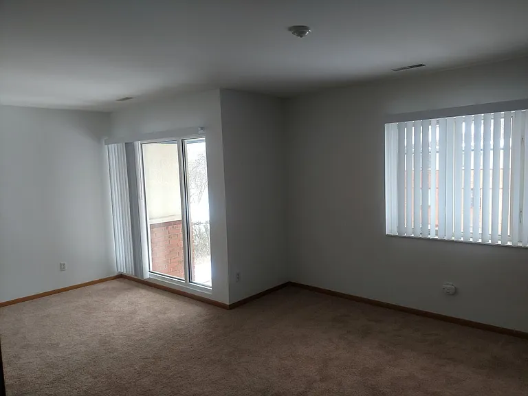 Riverwalk Apartments — Photo 36