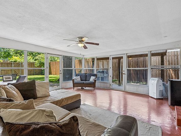 5th image of 635 Classen Dr