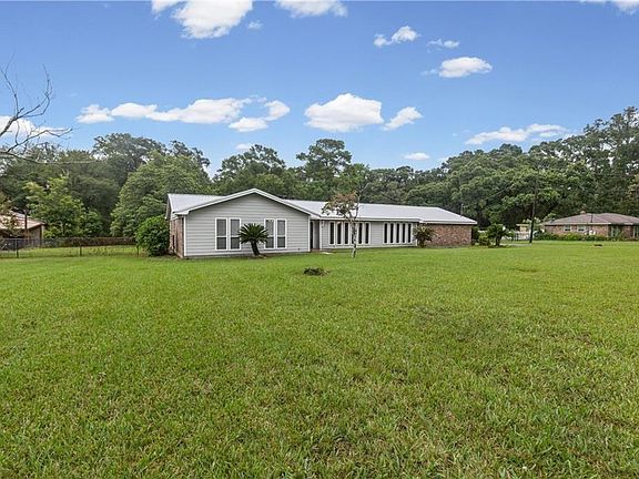 2nd image of 3350 Roberts Ln