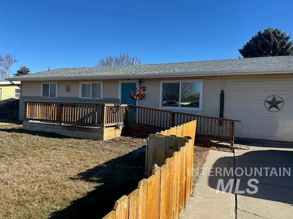 1138 Phelps Dr, Mountain Home, ID 83647