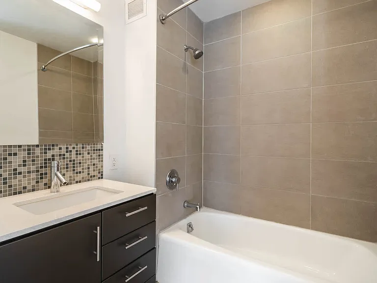 500 W 23rd St #2H — Photo 16