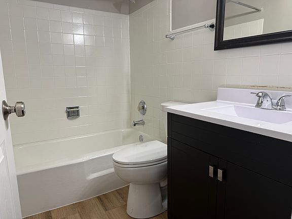 4th image of 3815 W 124th Pl APT 1E