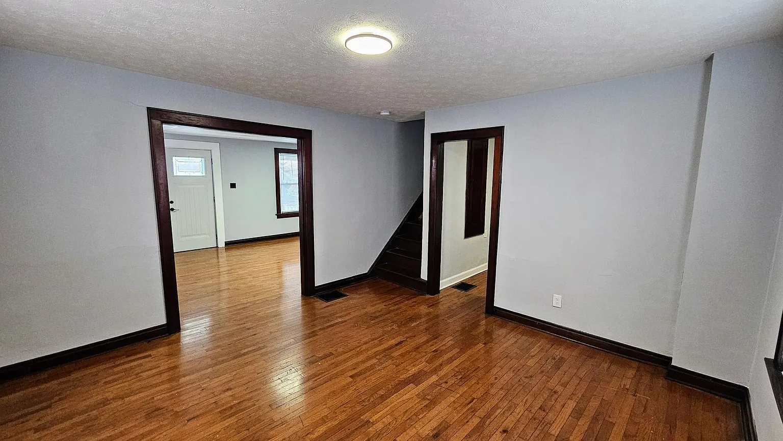 251 Burt St photo 1