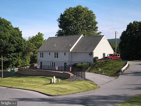 4th image of 16 Westview Ter