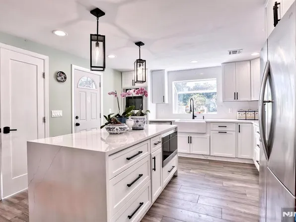 9-10 Mansfield Dr, Fair Lawn, NJ 07410