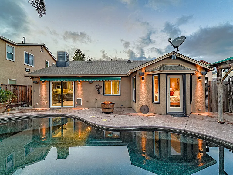 Montara Dr — Photo 28