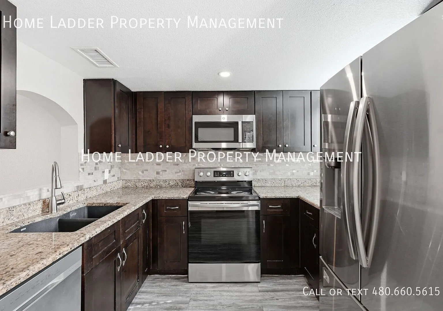 Beautifully Remodeled 2BR/2.5BA Townhouse walking distance from ASU! — Photo 4