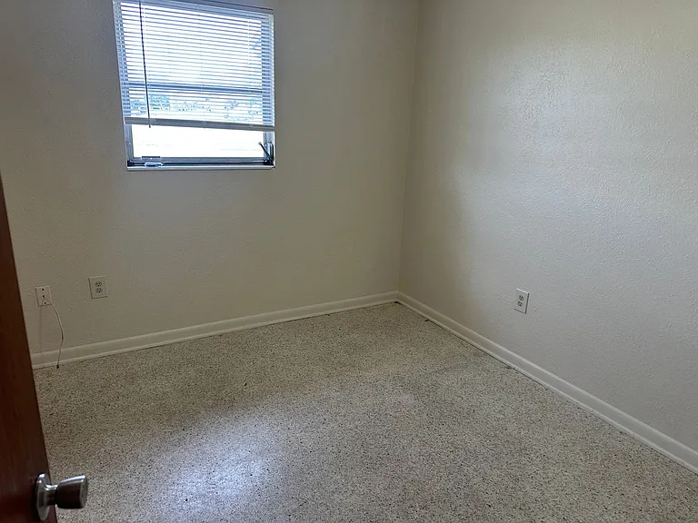 200 S Moss St — Photo 9