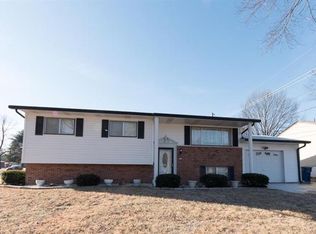 11902 Midvale Dr, Maryland Heights, MO 63043
