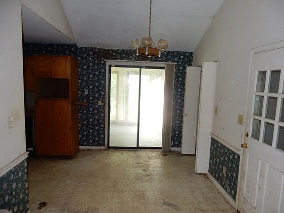 5th image of 100 Deerfield Dr