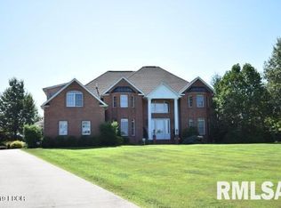 12118 S Park Rd, Benton, IL 62812