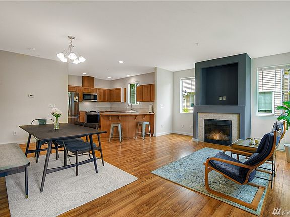 4th image of 2035 Garry Oaks Ave Unit B