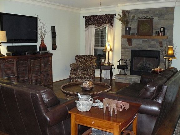 2nd image of 220 Anna Creek Dr