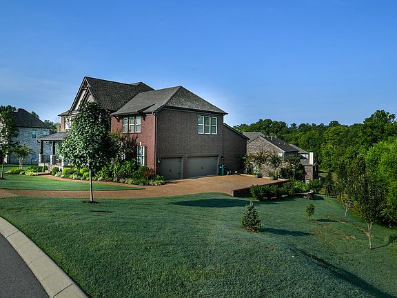5th image of 562 Great Angelica Way