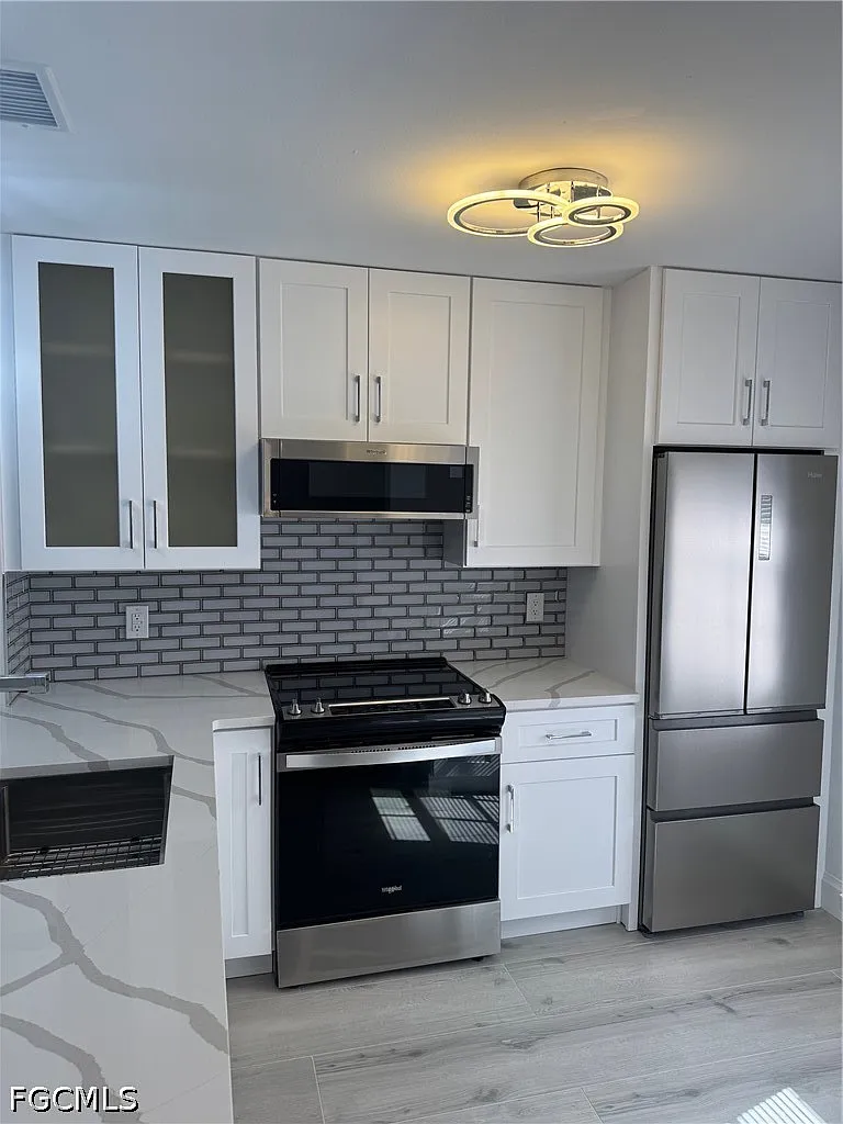 2 bed, 2.0 bath, 884 sqft, $1,600 — Photo 2
