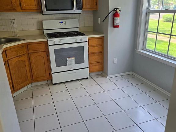 5th image of 127 Wellington Ct