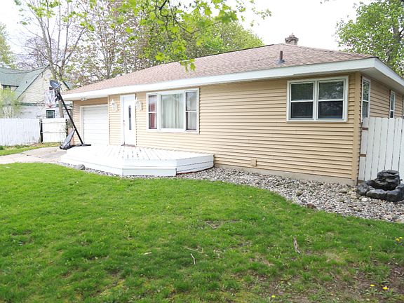 3rd image of 19 Sherman Ave