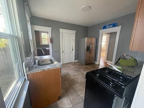3rd image of 522 Central Ave #1