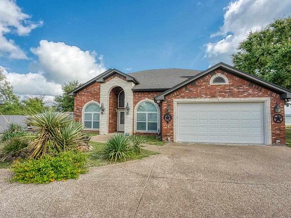 2nd image of 210 Lariat Ln