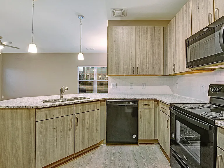 York Woods at Lake Murray Apartment Homes — Photo 11