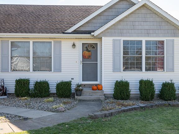 2nd image of 27705 Manchester Cir