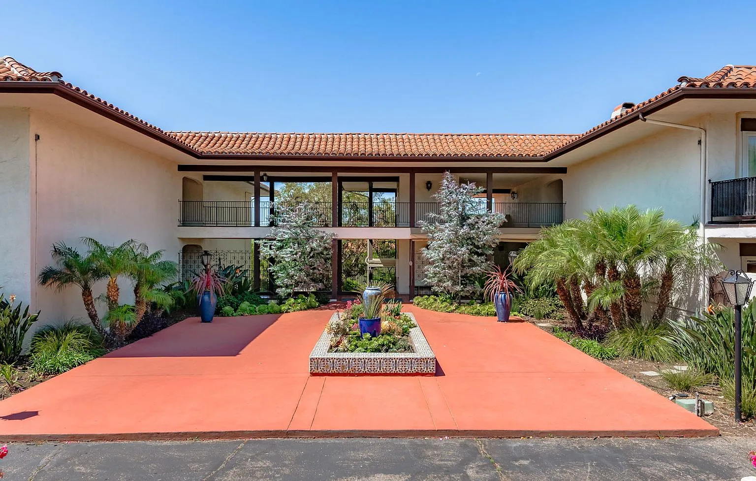 Downtown Living. Mountain Views. Your Own Private Retreat....Available Now! — Photo 4