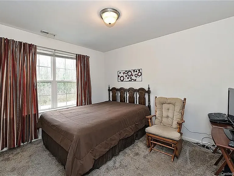 7425 Wallace Ln — Photo 6