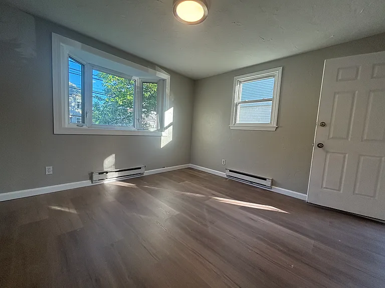 162-164 Essex St #1 — Photo 5
