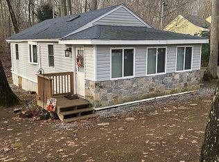 37 W Shore Dr, Clinton, CT 06413