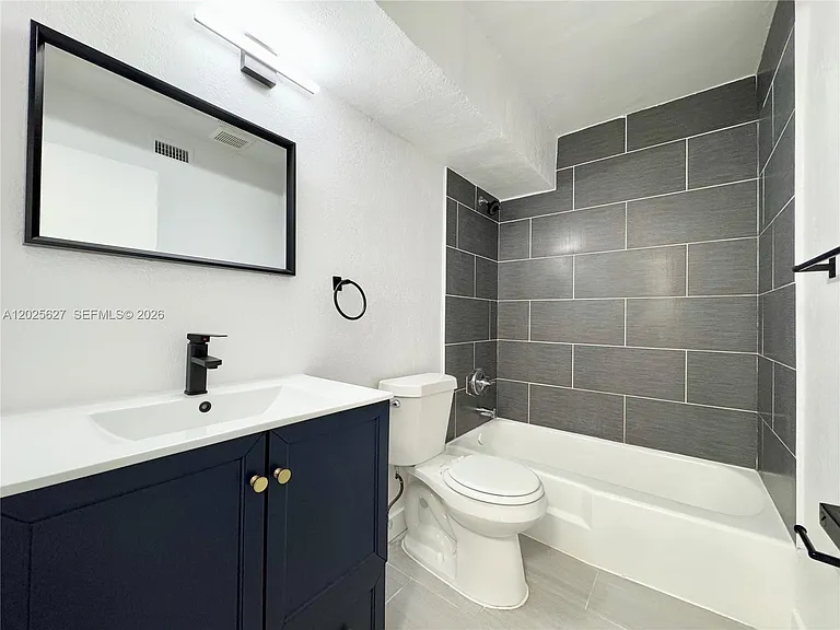 610 NE 123rd St #203 — Photo 16