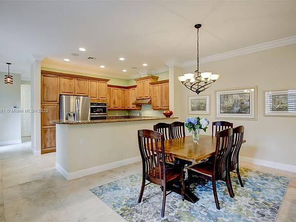 5th image of 952 SW 7th St #952
