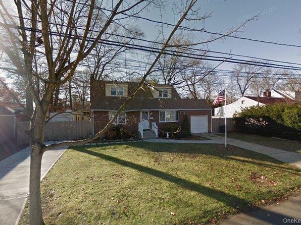 273 S 16th St, Lindenhurst, NY
