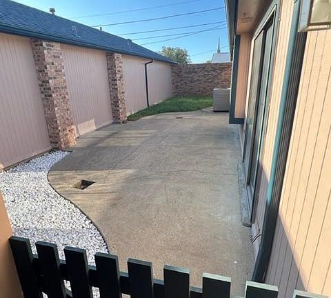3rd image of 1050 League St S APT 109