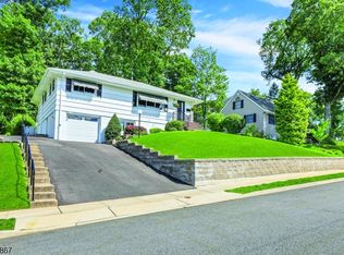 37 Hilltop Ter, Bloomingdale Boro, NJ 07403