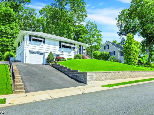 37 Hilltop Ter, Bloomingdale Boro, NJ 07403
