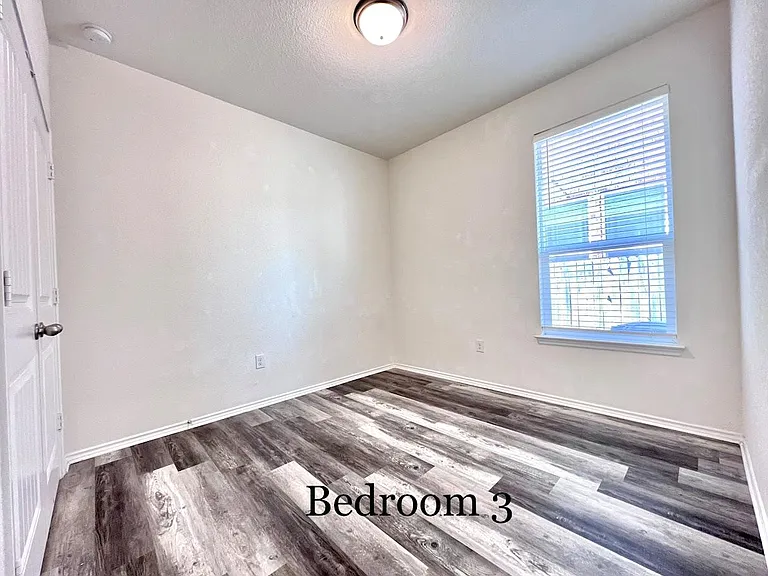 7900 Crystalbrook W — Photo 10