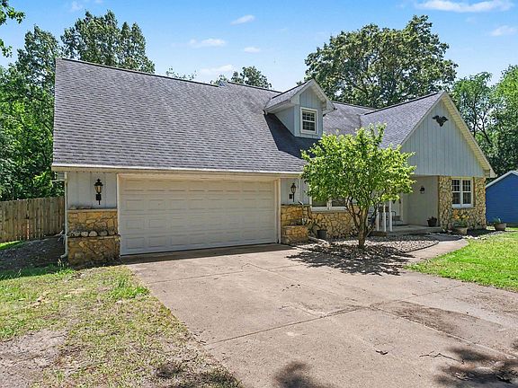 3rd image of 21462 Ravenna Dr