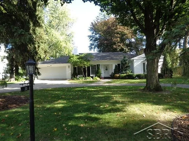 33 Davis Dr photo 1