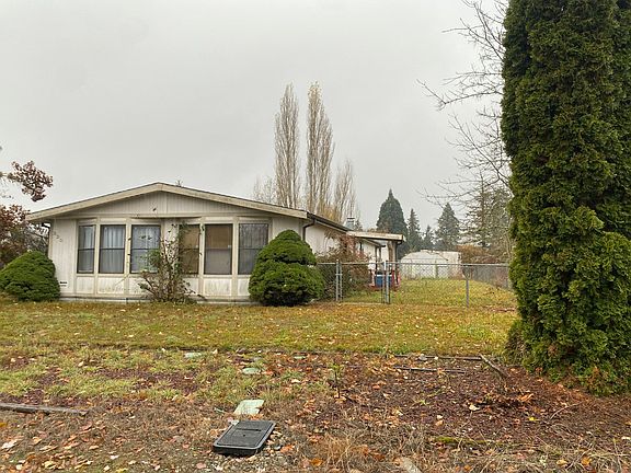 3rd image of 220 118th St E