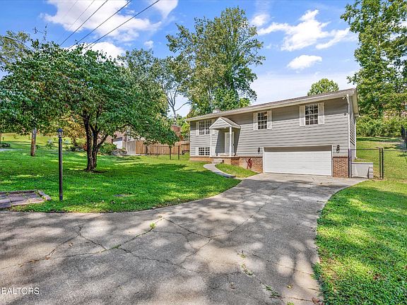 2nd image of 5013 Laurel Woods Dr
