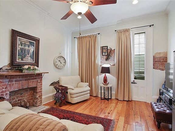 4th image of 728 Barracks St #A