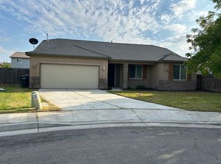 1387 W Hartley Ct, Hanford, CA 93230