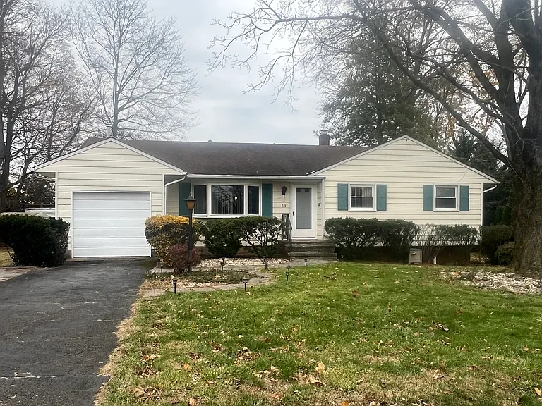 810 Ashton St — Photo 1