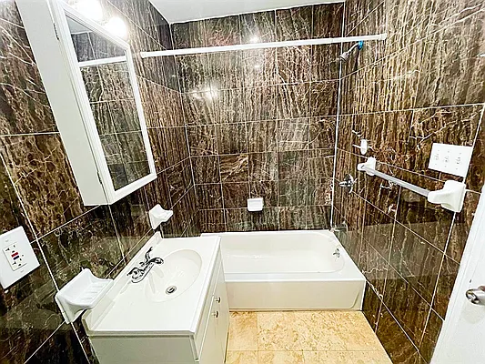 Rented by Bond New York | media 9