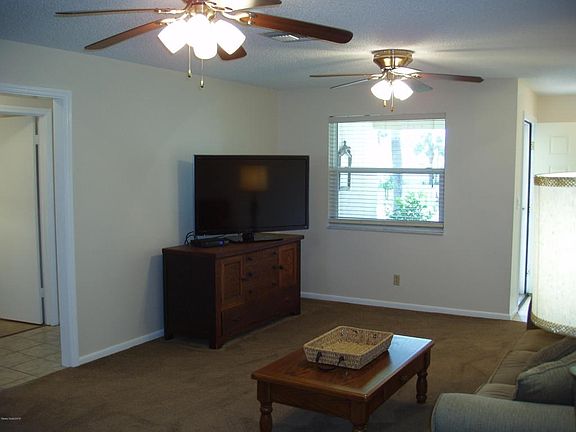 Living Area to Entry