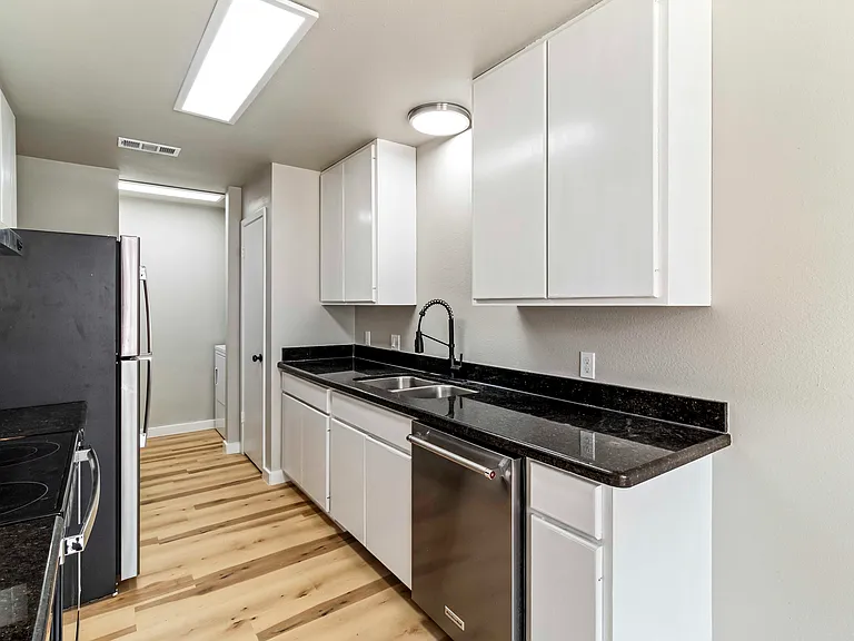 701 Balcones Dr #E — Photo 21