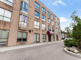 The Lennox, Richmond Hill, ON L4C 9M8