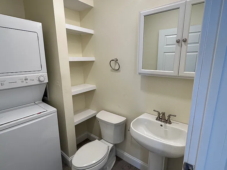 35 George St #3 — Photo 11