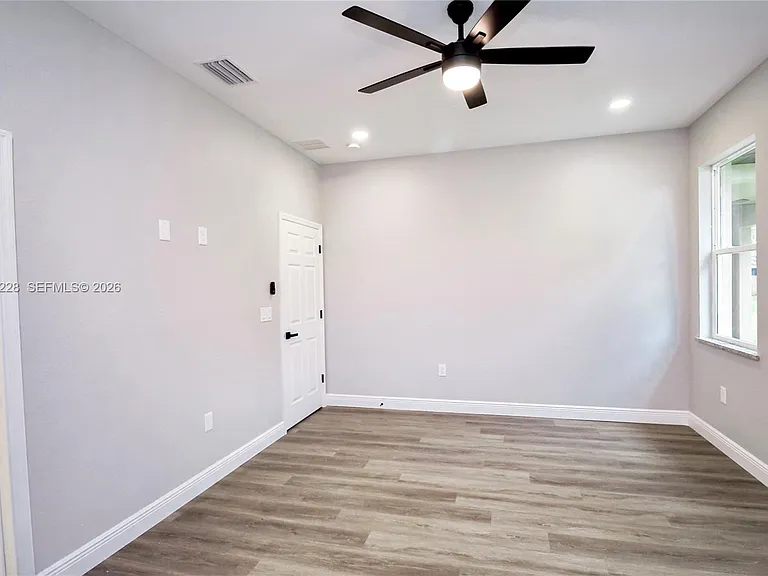 4510 Boabadilla Ave — Photo 12