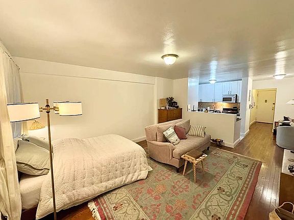2nd image of 146 E 35th St #5U